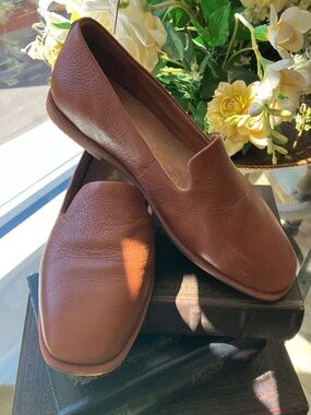 Vionic Willa 2.0  Leather Loafers Carmel/ Tan  Size 9
